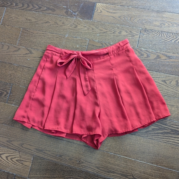 Aritzia Pants - ARITZIA Sunday Best WESTLEY Short Pleated Red Womens Size 4 Tie Belt Feminin